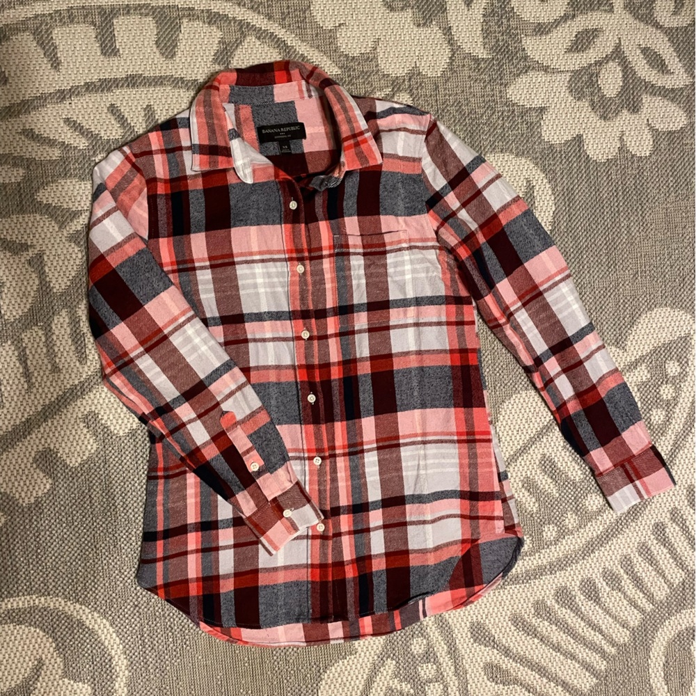 Cozy Banana Republic women’s size extra small flannel, boyfriend fit